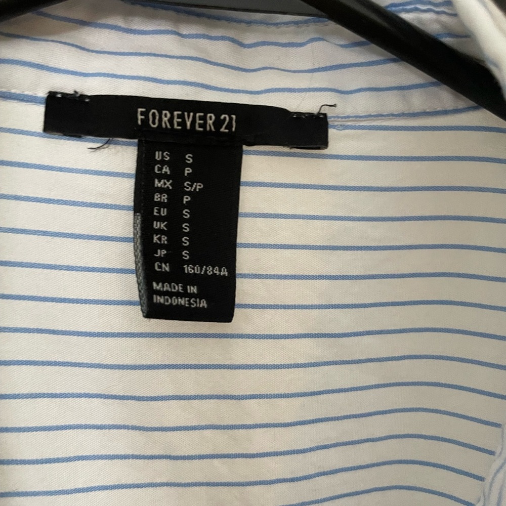 Open shoulder collared top - Picture 8 of 9